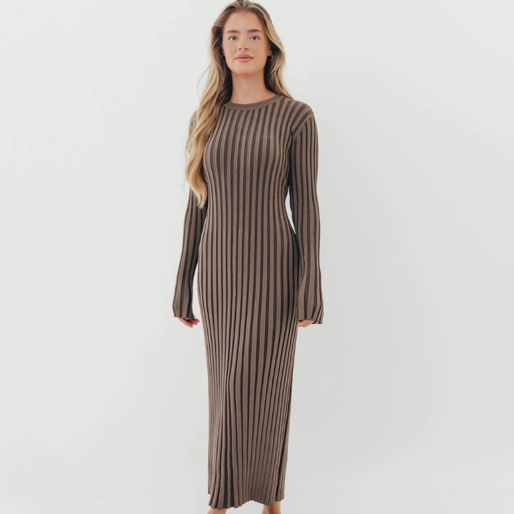 Colette Premium Long Sleeved Ribbed Knit Maxi Dress in Slate